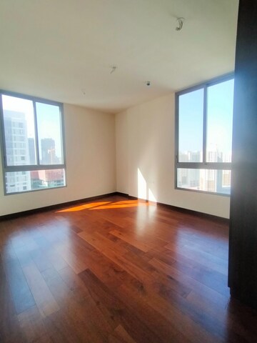 Room in 3 BHK Apartment at Piramal Vaikunth, Balkum Pada – for Sale