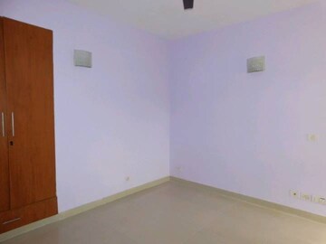 Room in 3.5 BHK Apartment at Eros Sampoornam, Sector 2 Greater Noida – for Sale
