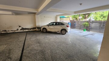 Parking in 3.5 BHK Builder Floor at Sector 9 – for Sale