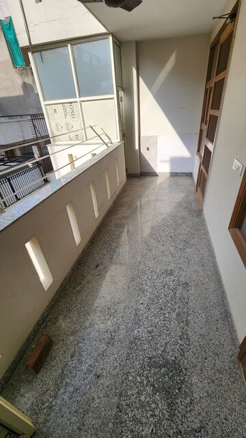 Furnished Amenities in 3.5 BHK Builder Floor at Sector 9 – for Sale