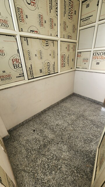 Furnished Amenities in 3.5 BHK Builder Floor at Sector 9 – for Sale