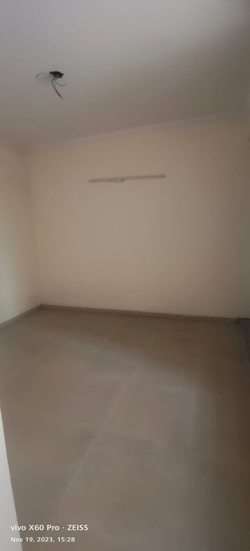 Room in 2.5 BHK Apartment at Paramount Symphony, Sain Vihar – for Sale
