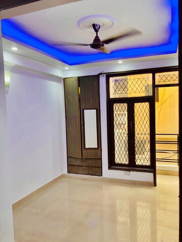 Room in 2 BHK Builder Floor at Paryavaran Complex – for Sale