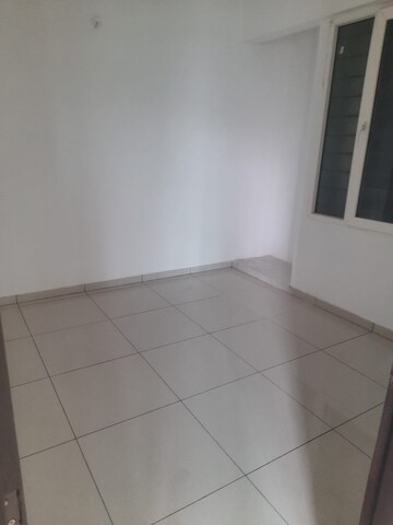 Room in 3 BHK Apartment at Signature Global City, Sector 37d – for Sale
