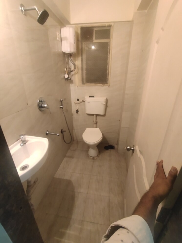 Bathroom, royal-garden-tilak-nagar 2 Bedroom 650 Sq.Ft. Apartment In Tilak Nagar Mumbai 7446750