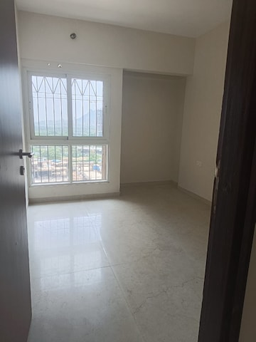 Room in 1.5 BHK Apartment at Dosti West County Phase 4 Dosti Pine, Balkum Pada – for Sale