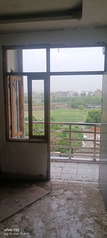 Room in 2 BHK Builder Floor at Sector 73 – for Sale