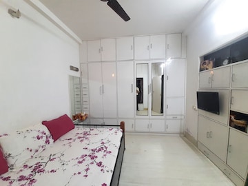 Room in 1 BHK Apartment at New Mahada Colony, Goregaon East – for Sale