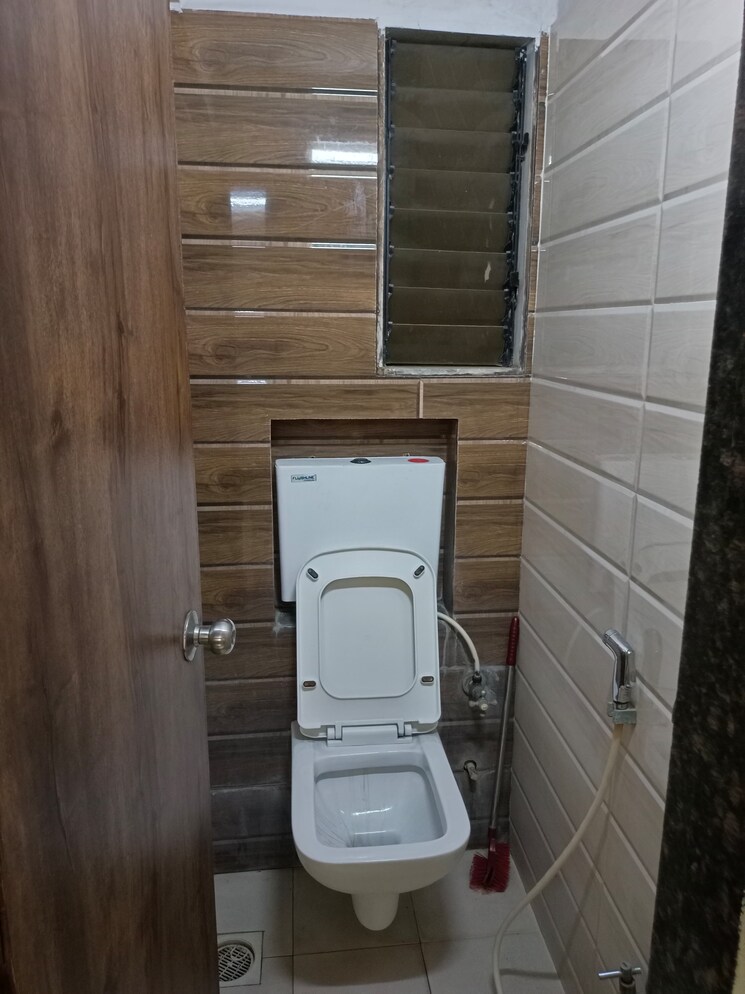 Bathroom, shree-balaji-krupa-apartment 4 Bedroom 3200 Sq.Ft. Apartment In Kharghar Navi Mumbai 7447476