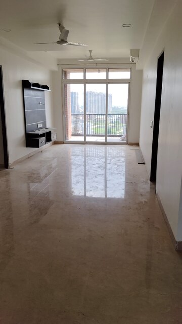 Room in 3 BHK Apartment at Omaxe R2, Gomti Nagar – for Sale