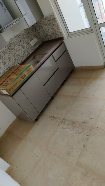 Room in 3 BHK Apartment at Omaxe R2, Gomti Nagar – for Sale