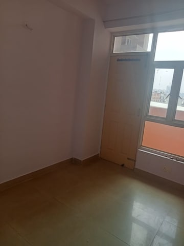 Room in 2 BHK Apartment at Supertech Cape Town, Sector 74 – for Sale