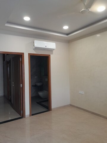 Room in 3.5 BHK Apartment at Sector 113 – for Sale