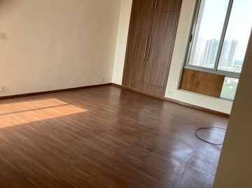 Room in 2 BHK Apartment at Pioneer Park Phase 1, Sector 61 – for Sale
