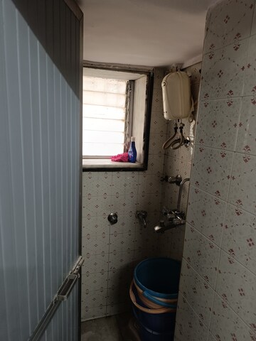 Bathroom in 1.5 BHK Apartment at Akal CHS, Andheri East – for Sale