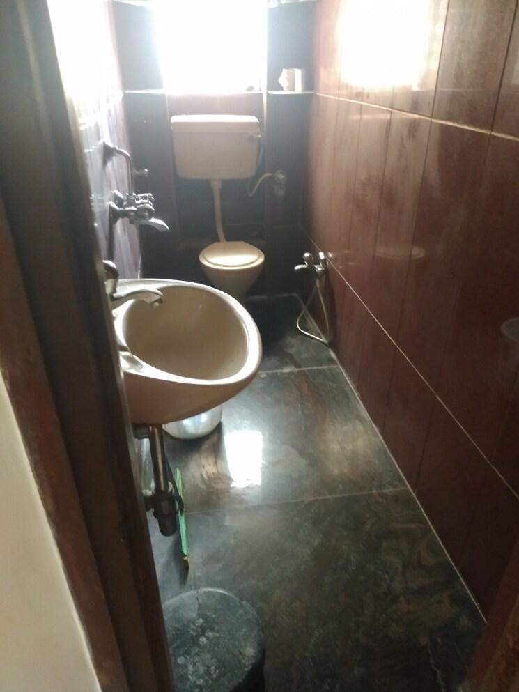 Bathroom, om-nagar-chs 1 Bedroom 430 Sq.Ft. Apartment In Andheri East Mumbai 7449406