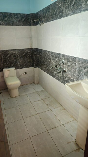 Master Bedroom in 3.5 BHK Builder Floor at Sector 1 Greater Noida – for Sale
