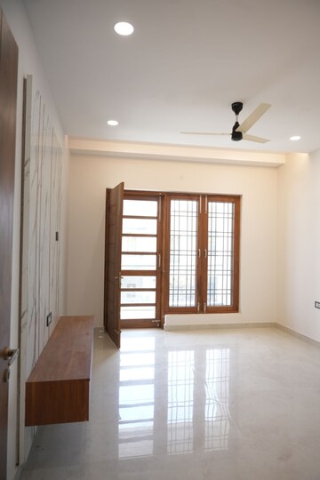 Room in 4 BHK Villa at Gms Road – for Sale
