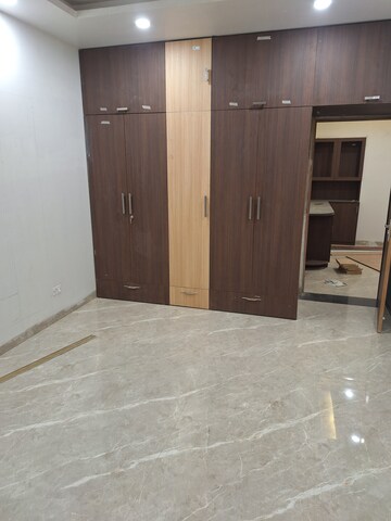 Furnished Amenities in 4 BHK Apartment at Vasant Kunj – for Sale