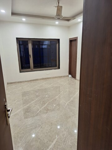 Room in 4 BHK Apartment at Vasant Kunj – for Sale