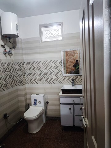 Attached Bathroom in 2.5 BHK Builder Floor at Mayur Vihar Phase 1 – for Sale