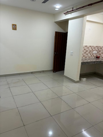 Room in 2 BHK Apartment at Panchsheel Greens II, Sector 16 Greater Noida – for Sale