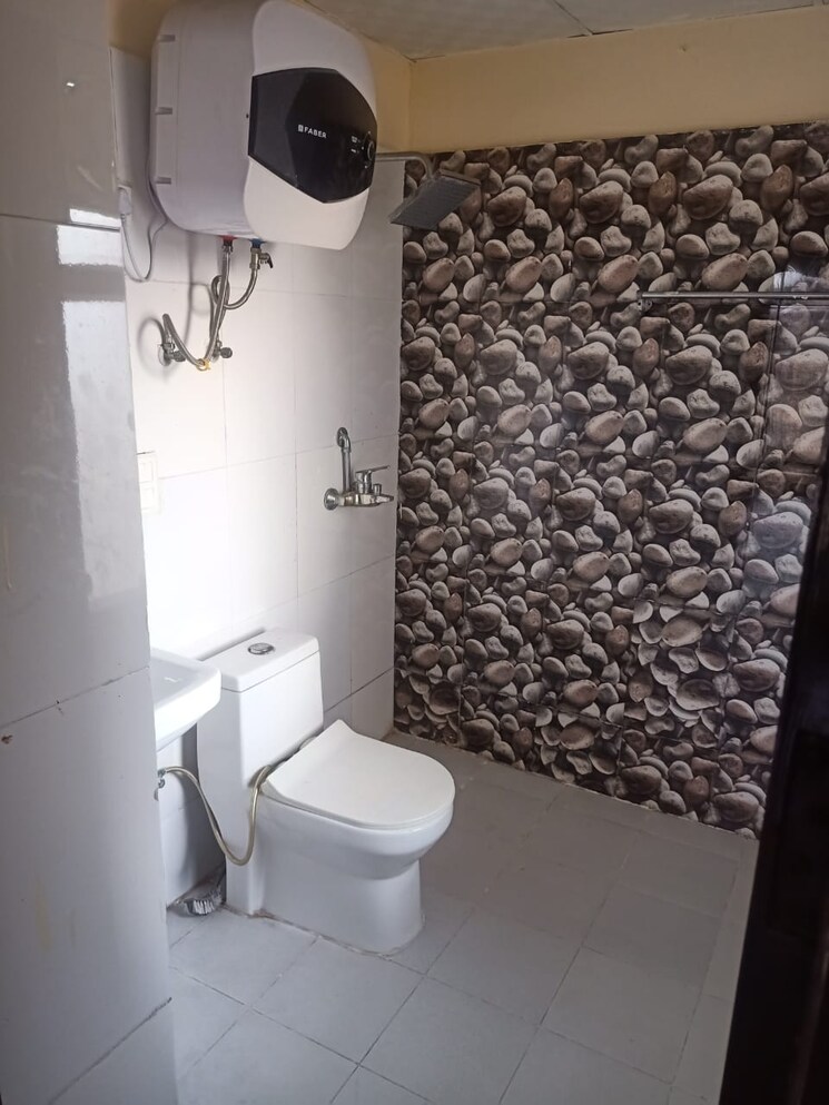 Bathroom, zeta i greater noida 2 Bedroom 1050 Sq.Ft. Apartment In Zeta I Greater Noida Greater Noida 7450994