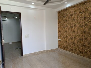 Room in 2 BHK Builder Floor at Kritak Modern Apartments, Sector 73 – for Sale