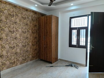 Room in 2 BHK Builder Floor at Kritak Modern Apartments, Sector 73 – for Sale