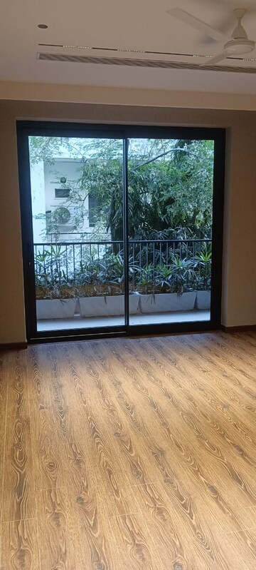 Room in 4 BHK Builder Floor at Dlf Phase I – for Sale