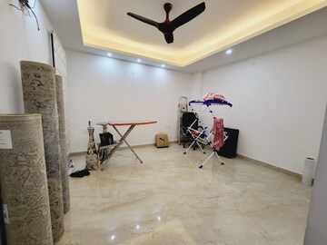 Parking in 3 BHK Builder Floor at Chattarpur – for Sale