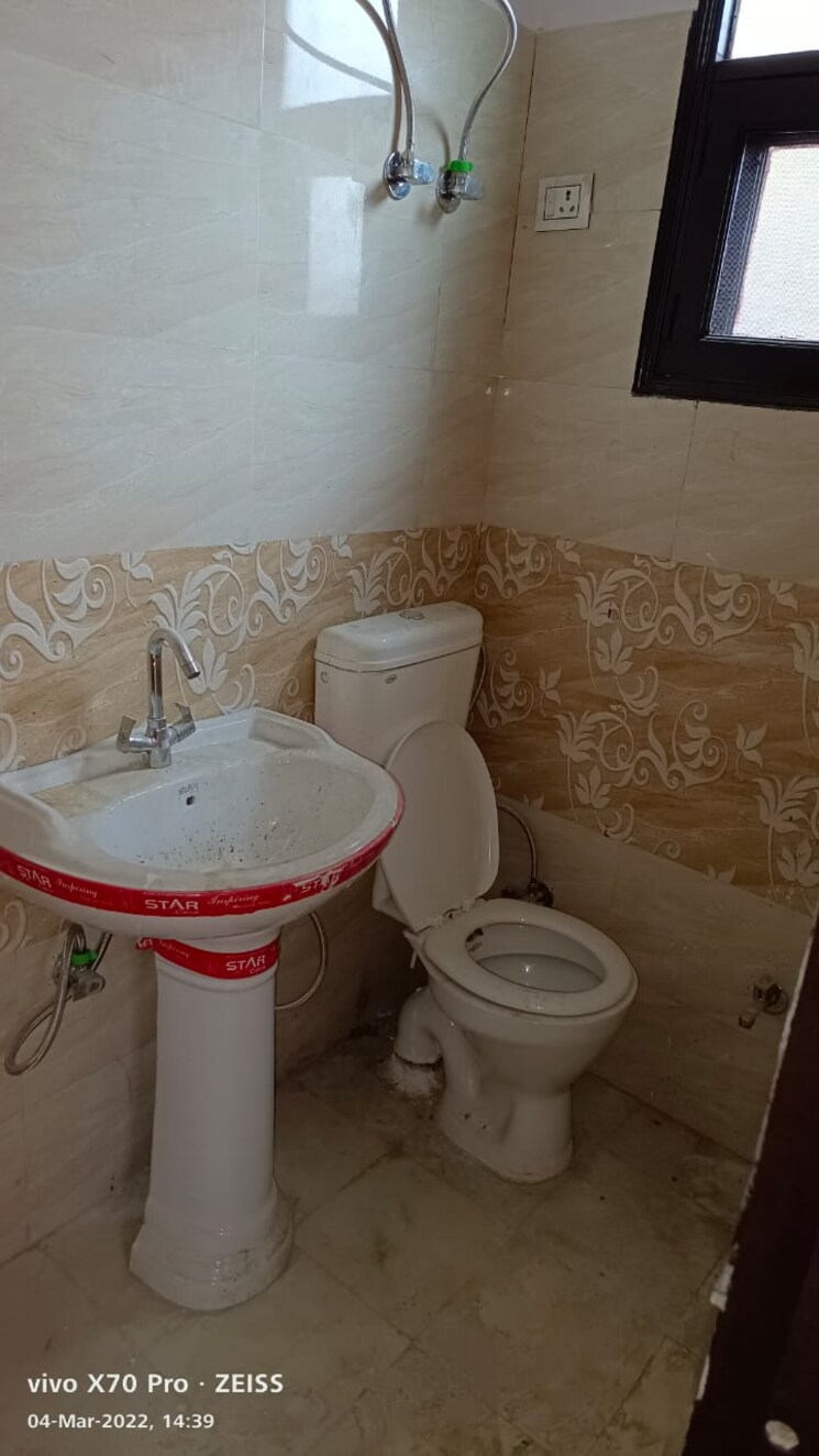 Bathroom, aashi-comfort-residency 2 Bedroom 900 Sq.Ft. Builder Floor In Sector 73 Noida 7451589