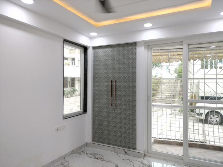 Room, sector 7 dwarka 4 Bedroom 1800 Sq.Ft. Apartment In Sector 7 Dwarka Delhi 7451549
