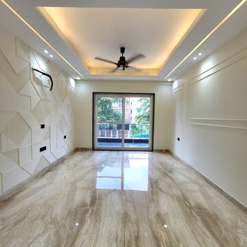 Room in 4 BHK Builder Floor at Unitech South City II, South City 2 – for Sale