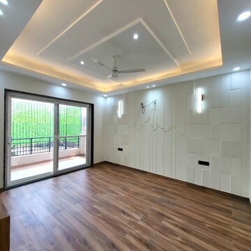 Room in 4 BHK Builder Floor at Unitech South City II, South City 2 – for Sale