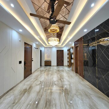 Building Lobby in 4 BHK Builder Floor at Unitech South City II, South City 2 – for Sale