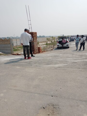  Plot – Exterior View View at Yamuna Expressway - for Sale