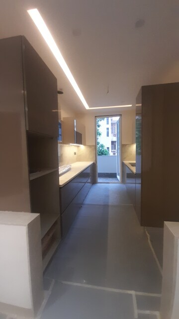 Furnished Amenities in 3 BHK Builder Floor at DLF Atria, Dlf Phase ii – for Sale