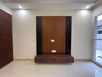Room in 3 BHK Builder Floor at Aerocity – for Sale