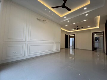 Room in 3 BHK Builder Floor at Aerocity – for Sale