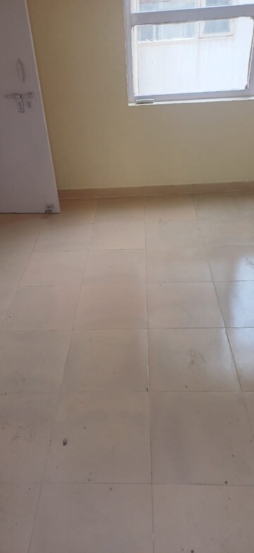 Room in 3 BHK Apartment at Auric City Homes, Sector 82 – for Sale