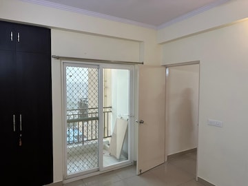 Room in 2.5 BHK Apartment at Amrapali Terrace Homes, Tech Zone 4 Greater Noida – for Sale