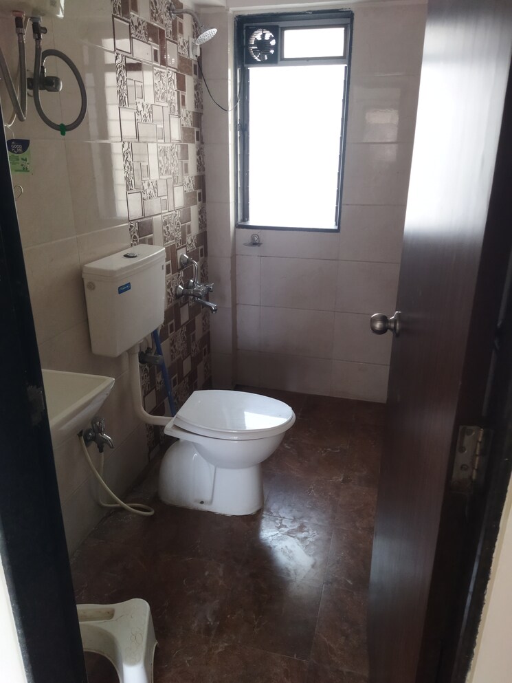 Bathroom, westin-ratandeep 2 Bedroom 700 Sq.Ft. Apartment In Tilak Nagar Mumbai 7452786