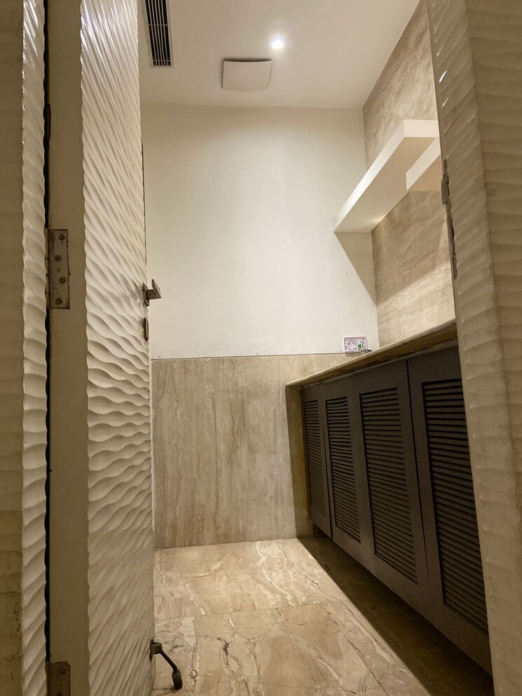 Bathroom, sector 10 5 Bedroom 3000 Sq.Ft. Builder Floor In Sector 10 Faridabad 7452921