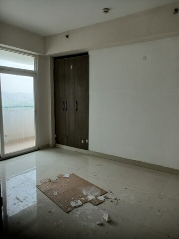 Room in 4 BHK Apartment at Parx Laureate, Sector 108 – for Rent