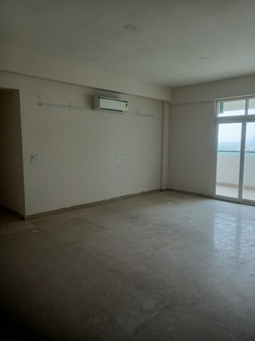 Room in 4 BHK Apartment at Parx Laureate, Sector 108 – for Rent