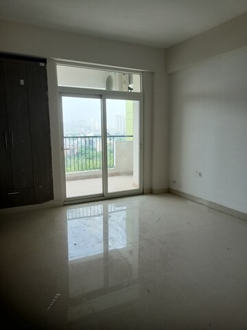 Room in 4 BHK Apartment at Parx Laureate, Sector 108 – for Rent