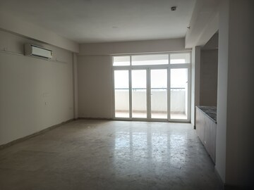 Room in 4 BHK Apartment at Parx Laureate, Sector 108 – for Rent