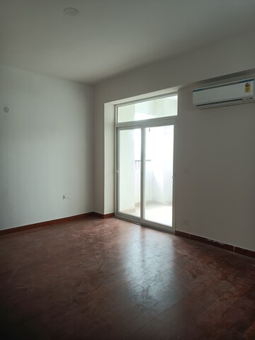 Room in 4 BHK Apartment at Parx Laureate, Sector 108 – for Rent