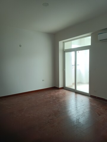 Room in 4 BHK Apartment at Parx Laureate, Sector 108 – for Rent